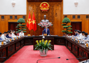Thủ tướng Chính phủ Phạm Minh Chính làm việc với Tổ công tác về an ninh năng lượng vào chiều 17/3/2026. Ảnh: VGP.