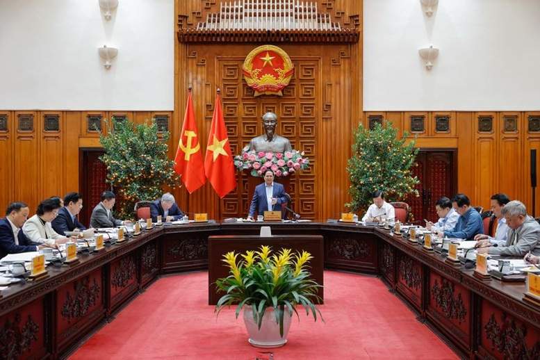 Thủ tướng yêu cầu tập trung vào những giải pháp quan trọng như thực hiện chính sách tiền tệ chủ động, linh hoạt, kịp thời, phù hợp với diễn biến tình hình; chính sách tài khóa mở rộng có trọng tâm, trọng điểm hơn nữa - Ảnh: VGP