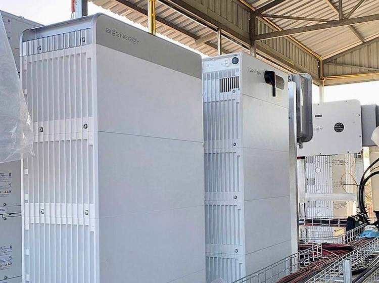 Một điểm nhấn quan trọng trong chính sách về điện mặt trời mái nhà lần này là việc khuyến khích lắp đặt kết hợp hệ thống lưu trữ năng lượng. Ảnh minh họa.