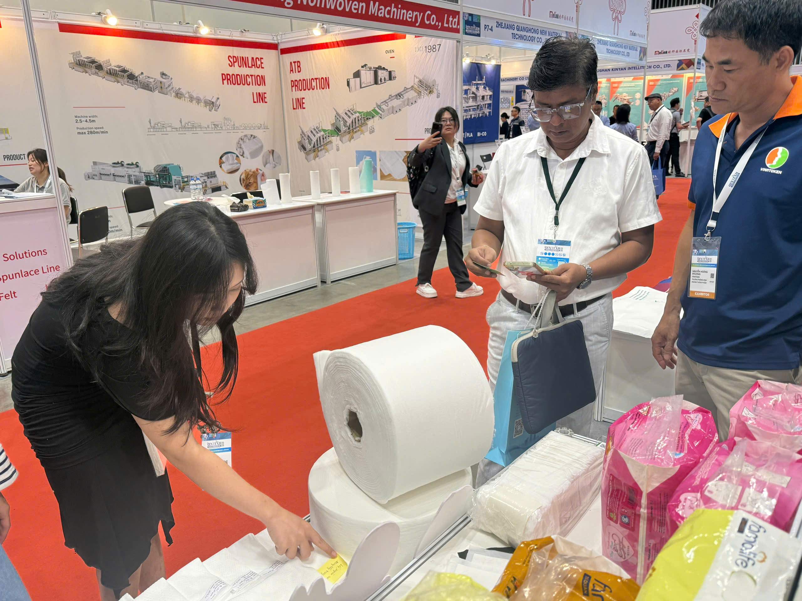 Việt Nam nổi lên như điểm đến mới của ngành vải không dệt trong khu vực - Ảnh 1