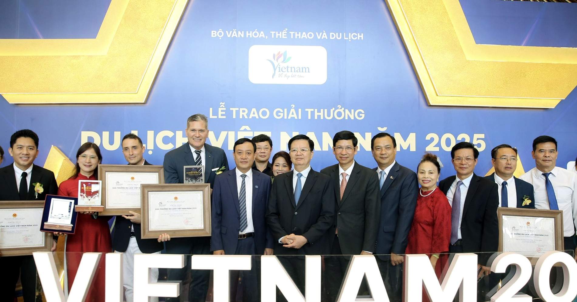 Vinh danh những ‘đại sứ thương hiệu’ của du lịch Việt Nam 