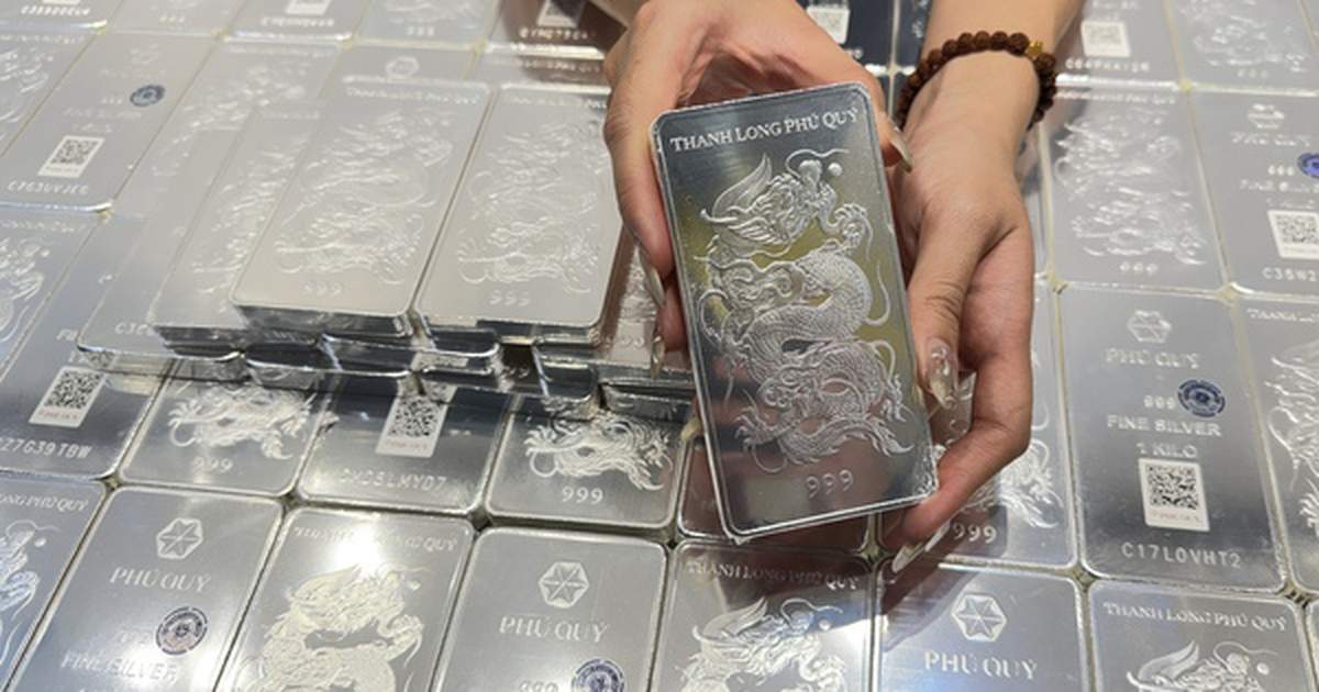 Giảm nhanh hơn thế giới, người mua bạc lại "méo mặt"
