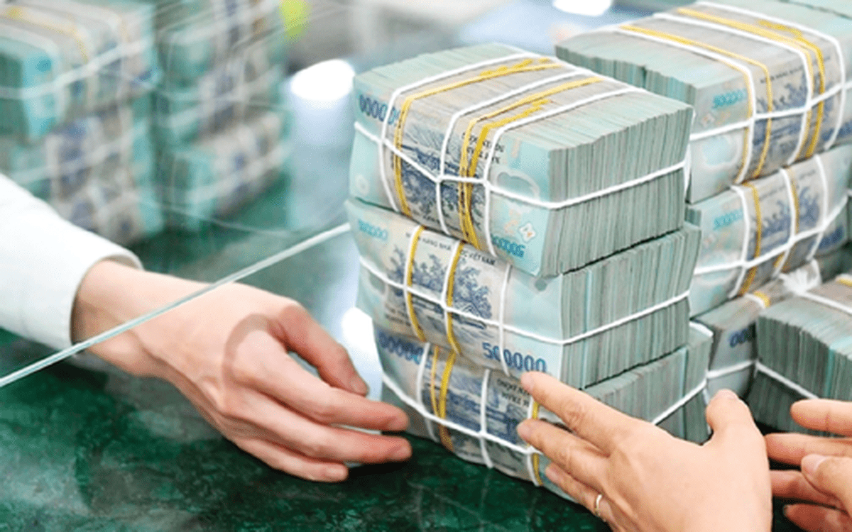 Một ngân hàng vừa tăng lãi suất tiết kiệm lên mức cao hàng đầu thị trường, nhân viên chào lãi suất lên tới 8,3% cho kỳ hạn 6 tháng