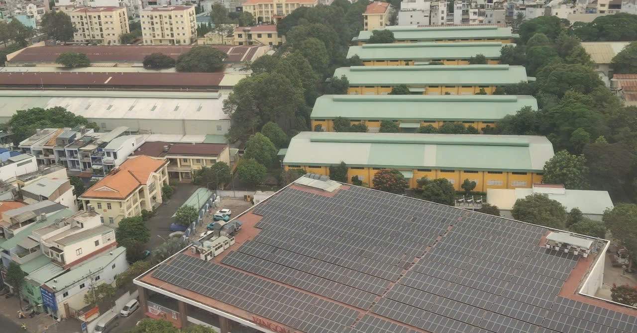 Giá điện sinh hoạt cao nhất 3.460 đồng/kWh, hộ dân đua lắp điện mặt trời mái nhà