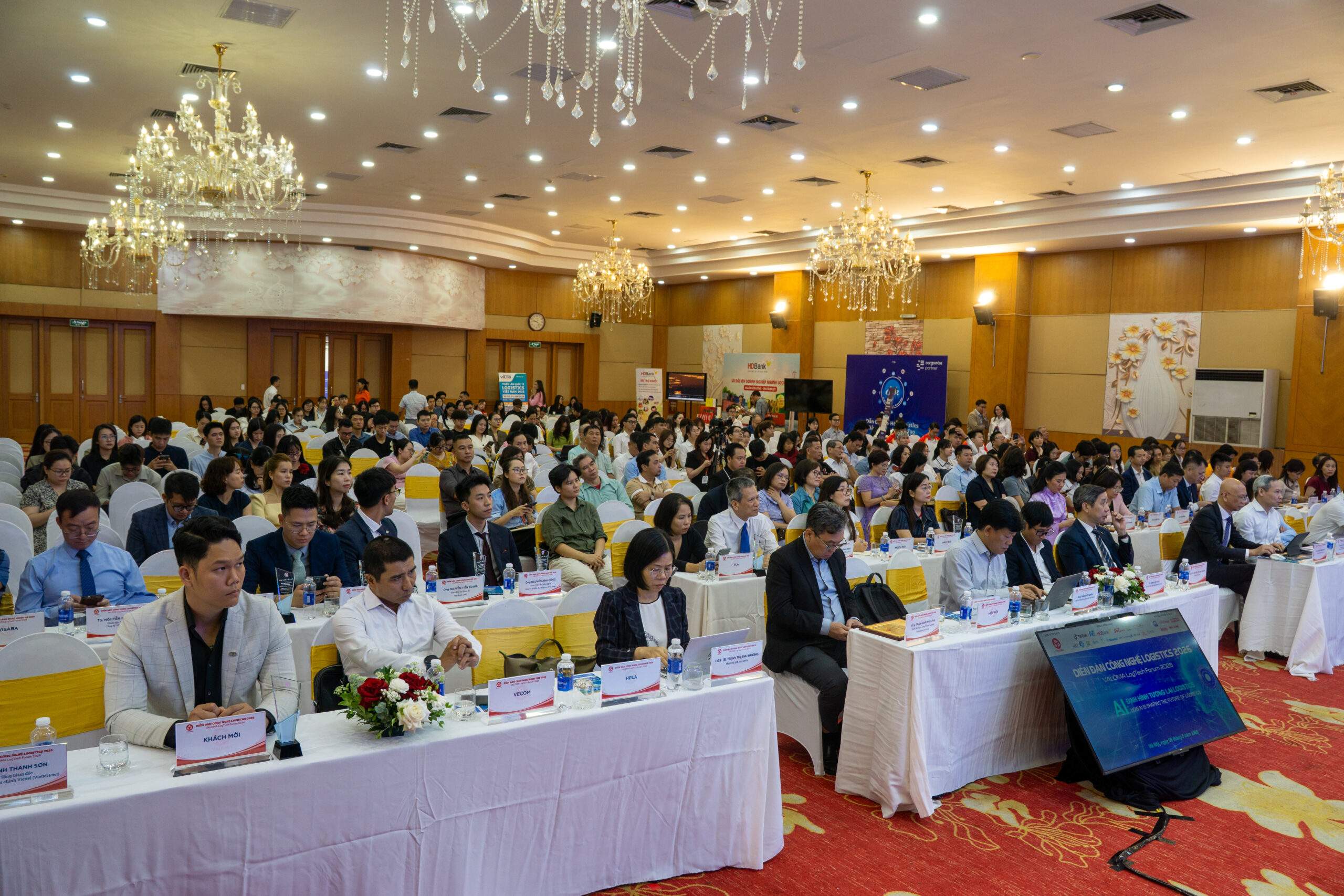 Áp lực làm chủ công nghệ AI trong “cuộc đua” nâng cao năng lực cạnh tranh ngành logistics - Ảnh 1