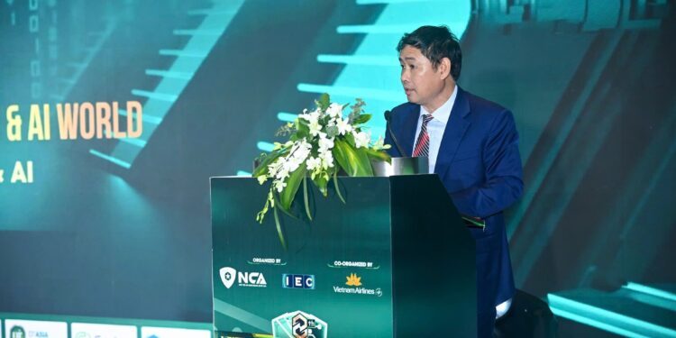 Các hệ thống bảo mật truyền thống có nguy cơ mất an toàn trong kỷ nguyên lượng tử 1 Thiếu tướng Nguyễn Tùng Hưng phát biểu tại sự kiện - Ảnh: NCA.