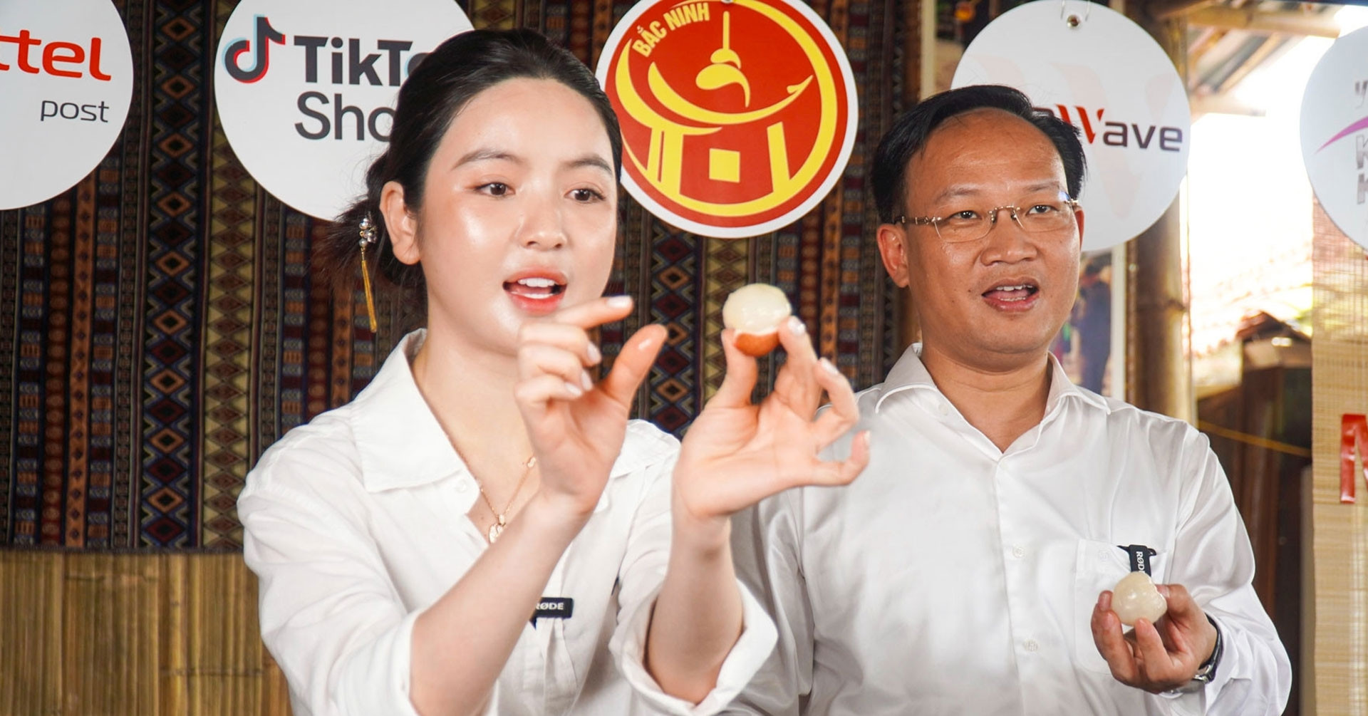 Chu Thanh Huyền livestream bán vải; trứng gà 1.000 đồng/quả bán đầy đường 6 Chu Thanh Huyền livestream bán vải; trứng gà 1.000 đồng/quả bán đầy đường