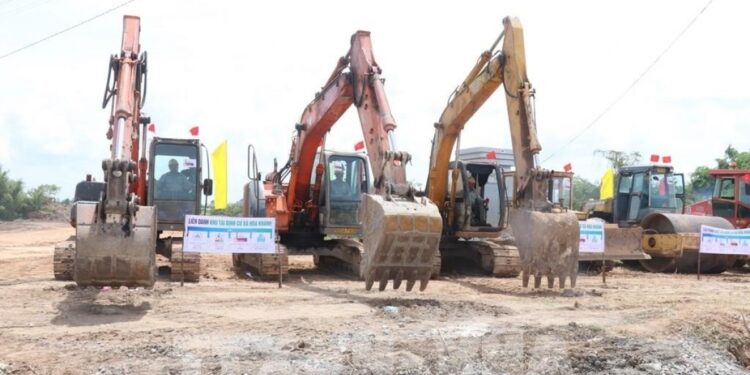 Construction begins on $600 million electronics component plant