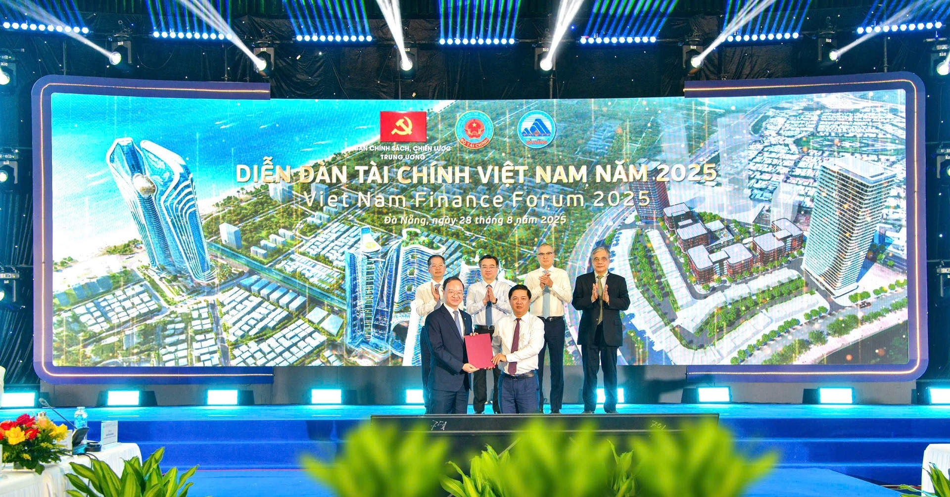 Đà Nẵng hợp tác với Vietcombank phát triển dịch vụ tại IFC Đà Nẵng 