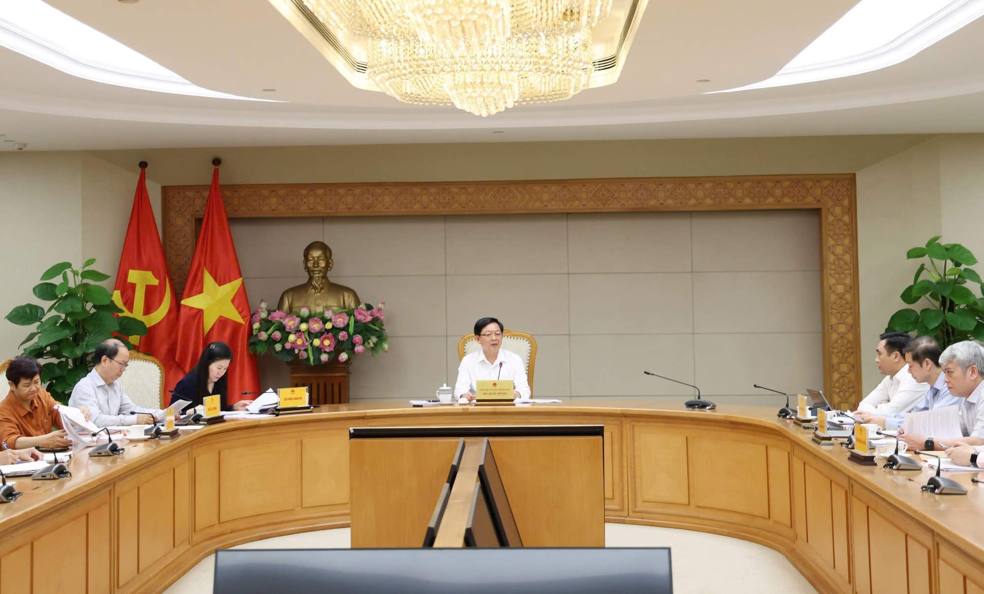 Phó Thủ tướng Hồ Quốc Dũng giao Bộ Nông nghiệp và Môi trường tiến hành đàm phán Hợp đồng mua bán giảm phát thải với Tổ chức tăng cường tài chính lâm nghiệp ngay trong tháng 6/2026, sau khi Nghị định quy định về dịch vụ hấp thụ và lưu giữ carbon của rừng được ban hành. Ảnh: VGP
