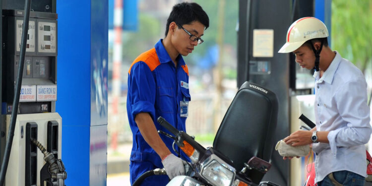 Dầu thế giới biến động, trong nước giảm mạnh Dầu thế giới biến động, trong nước giảm mạnh