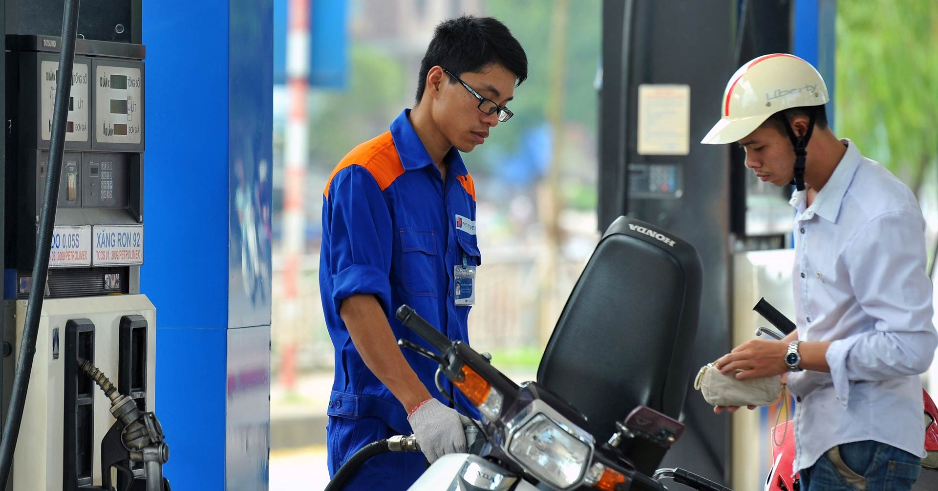 Dầu thế giới biến động, trong nước giảm mạnh Dầu thế giới biến động, trong nước giảm mạnh