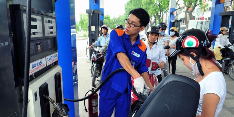 Dầu thế giới đi ngang, trong nước có giá mới