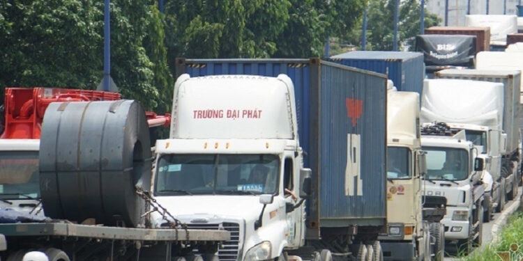 Đi đường thủy tốn 700 nghìn, đường bộ mất 4 triệu 1 Đi đường thủy tốn 700 nghìn, đường bộ mất 4 triệu