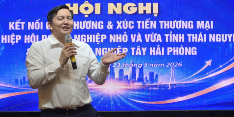 TS Trần Đức Hạnh,  Chủ tịch Hiệp hội Doanh nghiệp nhỏ và vừa tỉnh Thái Nguyên chia sẻ tại sự kiện.