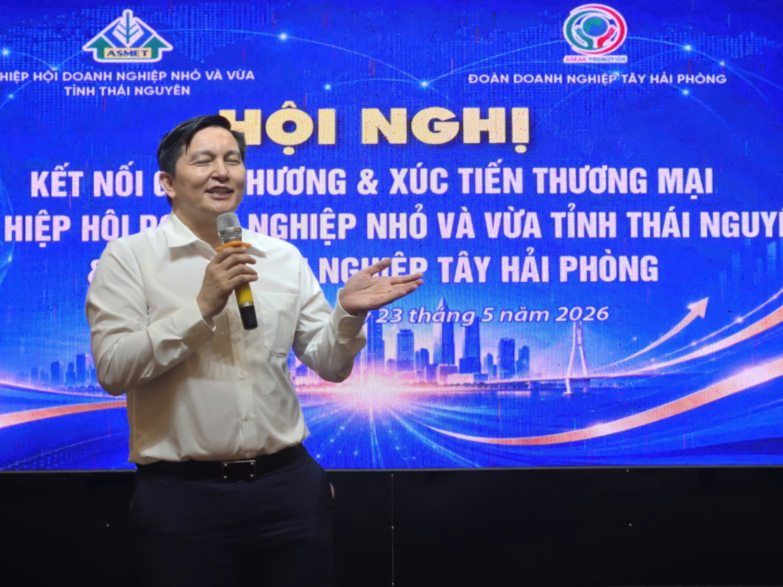 Doanh nghiệp Hải Phòng và Thái Nguyên kết nối giao thương đa ngành, mở rộng thị trường 2 TS Trần Đức Hạnh, Chủ tịch Hiệp hội Doanh nghiệp nhỏ và vừa tỉnh Thái Nguyên chia sẻ tại sự kiện.