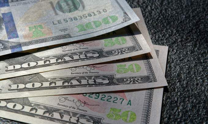Dollar drops marginally against dong
