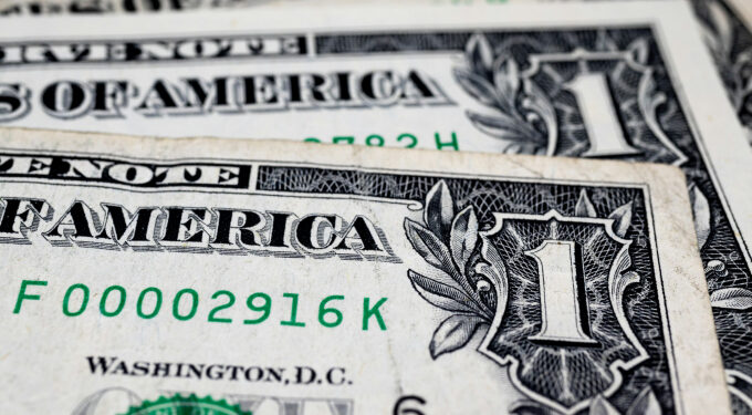Dollar edges higher against dong on black market