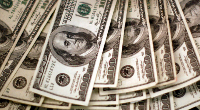 Dollar inches up against dong 1 Dollar inches up against dong