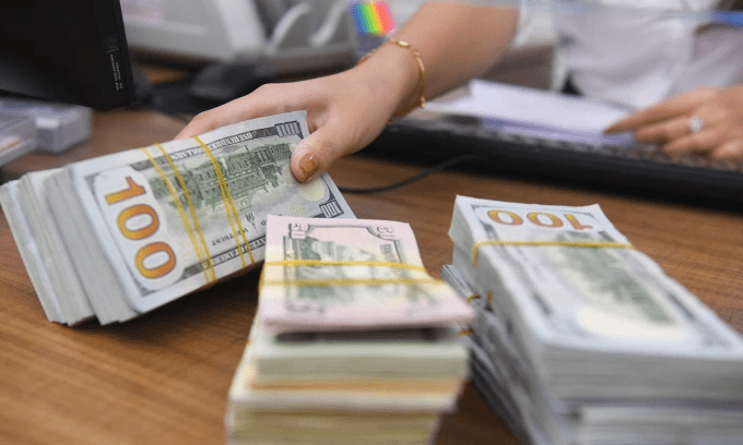Dollar slides against dong on black market