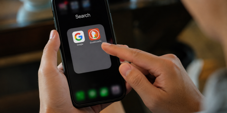 DuckDuckGo tăng trưởng mạnh giữa làn sóng phản đối AI trên Google