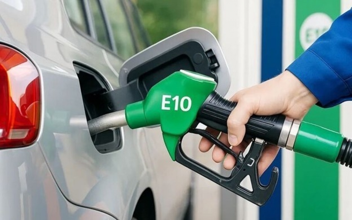 E10 petrol to be rolled out nationwide, cutting 2.5 million tonnes of CO2 annually E10 petrol to be rolled out nationwide, cutting 2.5 million tonnes of CO2 annually