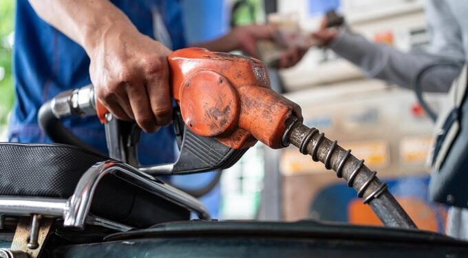 Fuel prices dip - VnExpress International