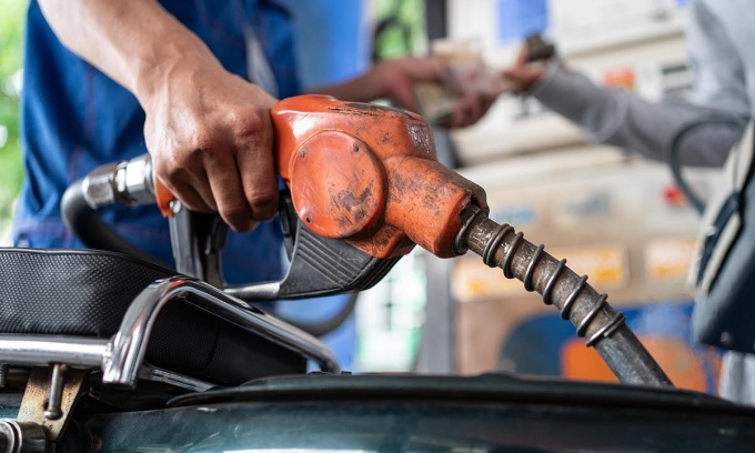 Fuel prices dip - VnExpress International 3 Fuel prices dip - VnExpress International