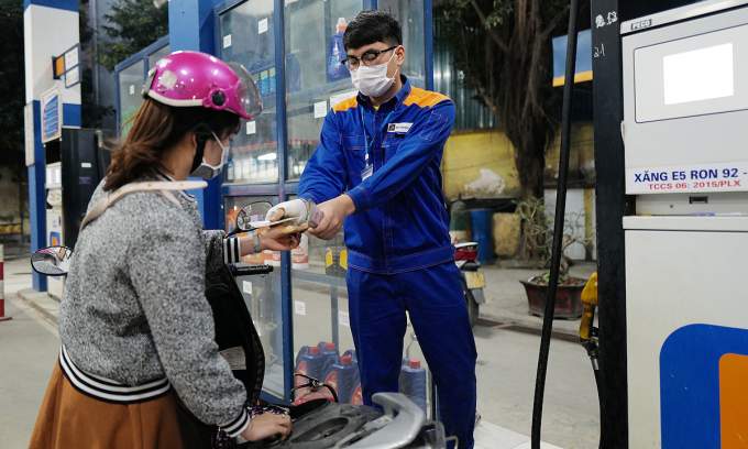 Gasoline prices increase - VnExpress International