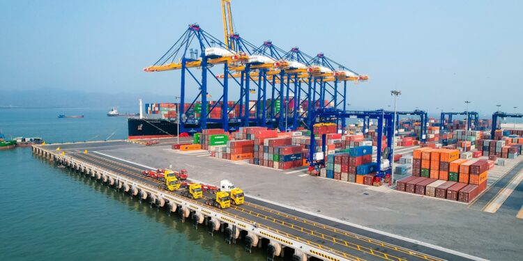 Phát triển vận tải đa phương thức hiện không còn là câu chuyện đầu tư thêm hạ tầng, mà là yêu cầu tái tổ chức toàn bộ hệ thống vận tải theo hướng liên thông và tối ưu hơn. Ảnh minh hoạ.