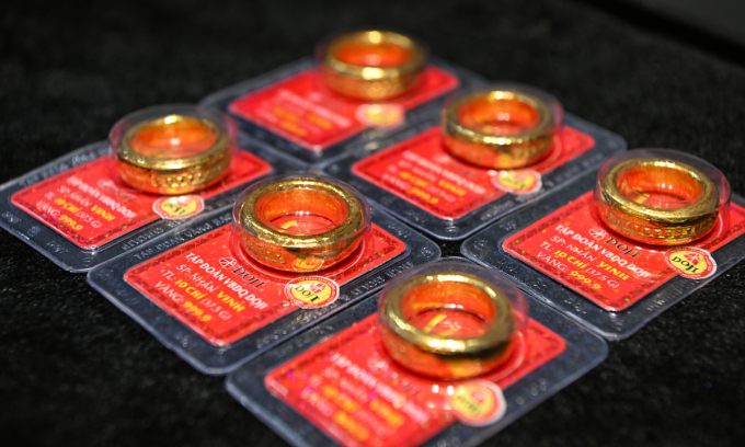 Gold prices extend loss, heading down to January level 9 Gold prices extend loss, heading down to January level