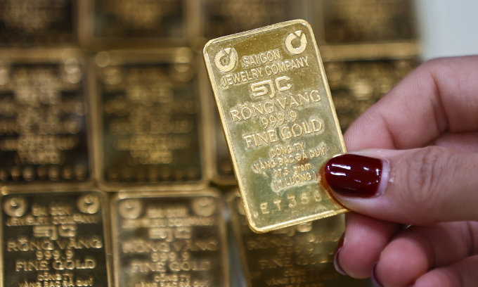 Gold prices fall - VnExpress International 2 Gold prices fall - VnExpress International