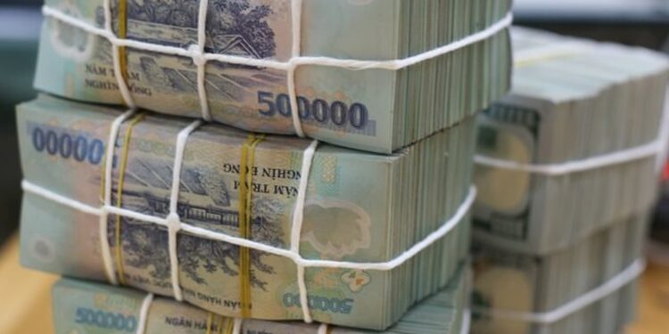“Gửi tiết kiệm lãi suất tới 8%/năm nhưng tôi vẫn quyết định rút ra rồi gửi lại toàn bộ”