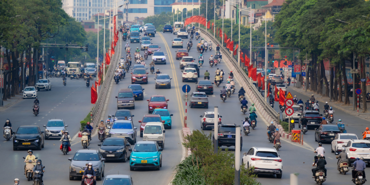Từ ngày 01/7/2026, tất cả phương tiện thay thế, đầu tư mới đối với các loại xe taxi, xe ô tô chở người đến 08 chỗ sử dụng năng lượng sạch, năng lượng xanh, thân thiện môi trường