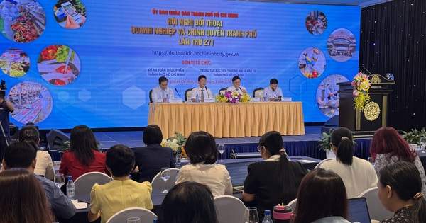 Hàng hóa ùn ứ tại cảng, doanh nghiệp than “chạy khắp nơi vẫn không ai giải quyết”