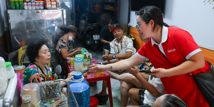 Hành trình vượt nắng, thắng mưa, gõ cửa từng nhà xác thực thuê bao di động Hành trình vượt nắng, thắng mưa, gõ cửa từng nhà xác thực thuê bao di động