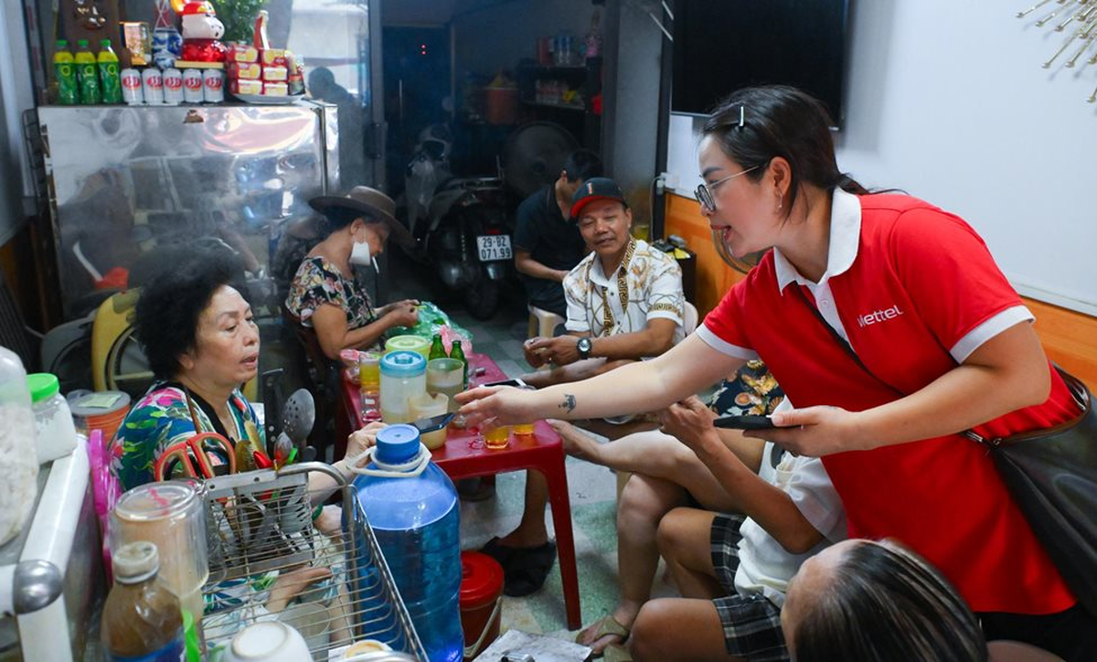 Hành trình vượt nắng, thắng mưa, gõ cửa từng nhà xác thực thuê bao di động Hành trình vượt nắng, thắng mưa, gõ cửa từng nhà xác thực thuê bao di động