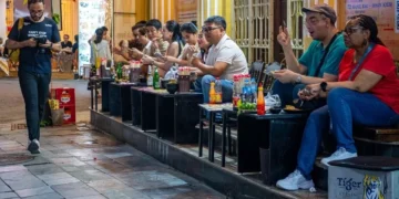Hanoi mulls leasing sidewalks to businesses at $1.7 per square meter monthly rent