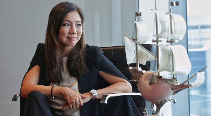 How did Singapore biggest lender DBS’s stock perform before CEO Tan Su Shan sold 100,000 shares? 1 How did Singapore biggest lender DBS’s stock perform before CEO Tan Su Shan sold 100,000 shares?