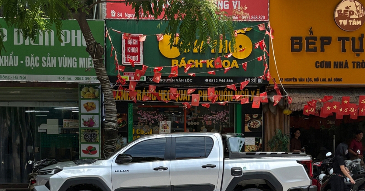 Khách vẫn ra vào nườm nượp, người khen ngon và tiện, người... hơi lo lắng một chút 2 Khách vẫn ra vào nườm nượp, người khen ngon và tiện, người... hơi lo lắng một chút