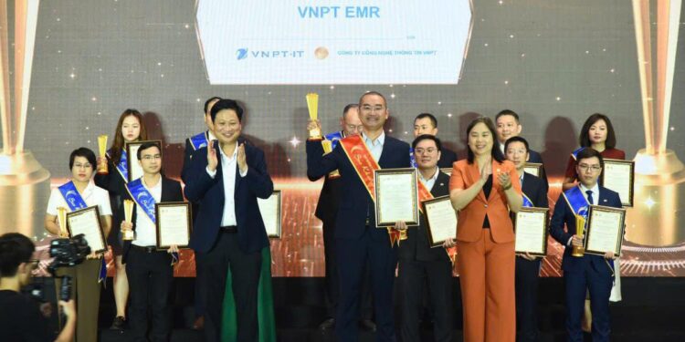 Không chỉ là giải thưởng, điều gì đứng sau 7 lần được xướng tên của VNPT tại Sao Khuê 2026?