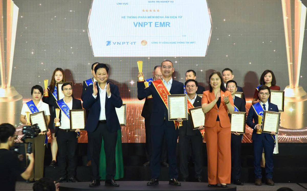 Không chỉ là giải thưởng, điều gì đứng sau 7 lần được xướng tên của VNPT tại Sao Khuê 2026?
