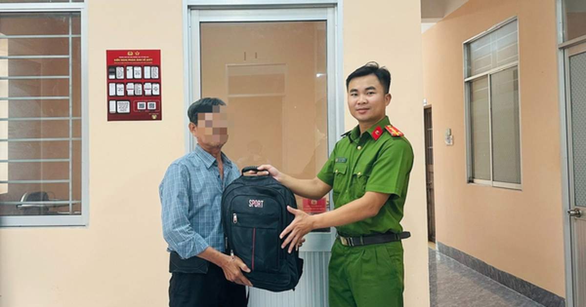 Người đàn ông ở Tây Ninh nhặt được balô chứa nhiều vàng, tiền