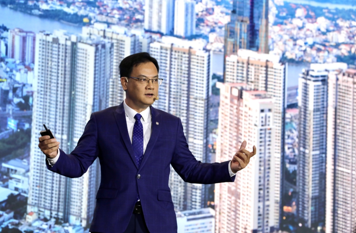 Nguồn lực tài chính lớn từ dòng vốn xuyên biên giới 4 Ông Đinh Đức Quang, Giám đốc Khối Kinh doanh Tiền tệ, Ngân hàng UOB Việt Nam trình bày tham luận tại diễn đàn VCF.
