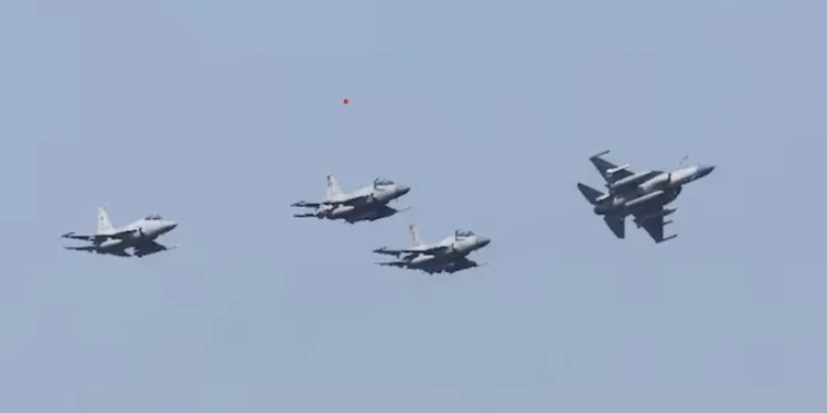 Pakistan đưa phi đội chiến đấu và hàng ngàn binh sĩ tới Ả-rập Xê-út 1 Pakistan đưa phi đội chiến đấu và hàng ngàn binh sĩ tới Ả-rập Xê-út