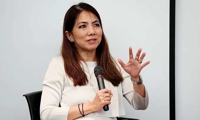 Singapore biggest lender DBS’s CEO Tan Su Shan wins praise for replying to customer complaint mid-flight