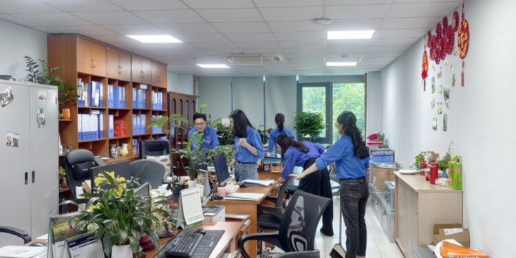 Sôi nổi hoạt động “Ngày Chủ nhật Xanh” tại Báo Tài chính - Đầu tư 1 Sôi nổi hoạt động “Ngày Chủ nhật Xanh” tại Báo Tài chính - Đầu tư