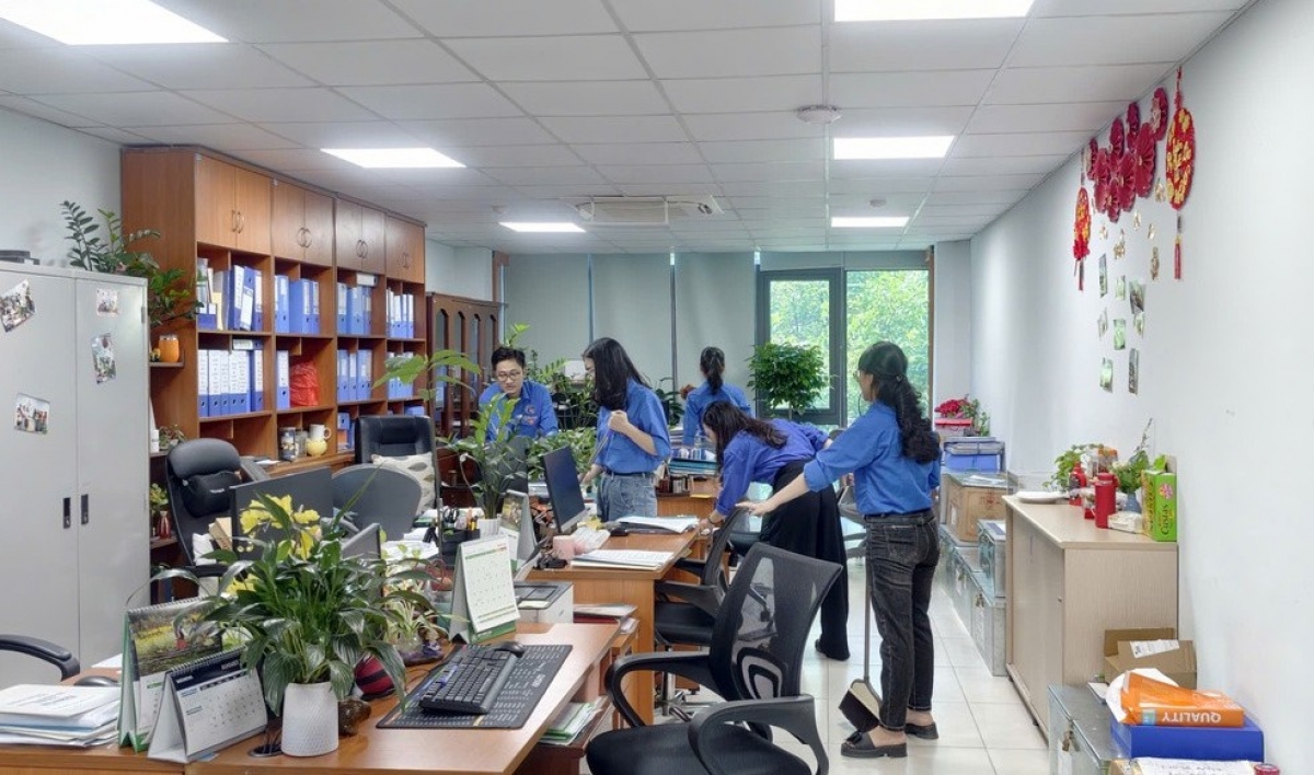 Sôi nổi hoạt động “Ngày Chủ nhật Xanh” tại Báo Tài chính - Đầu tư 2 Sôi nổi hoạt động “Ngày Chủ nhật Xanh” tại Báo Tài chính - Đầu tư