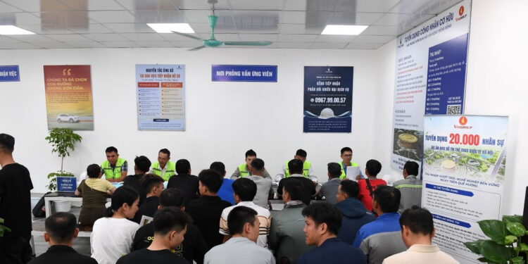Vingroup tuyển 20.000 lao động địa phương, dân vùng dự án đón tương lai mới 1 Vingroup tuyển 20.000 lao động địa phương, dân vùng dự án đón tương lai mới