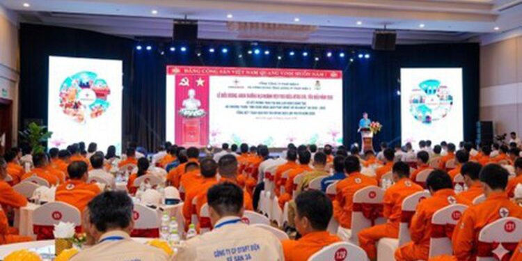 Vinh danh Người lao động ngành Điện tiêu biểu, Lao động sáng tạo, ATVSV giỏi 1 Vinh danh Người lao động ngành Điện tiêu biểu, Lao động sáng tạo, ATVSV giỏi